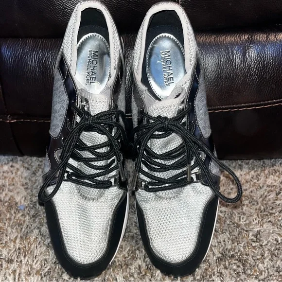 Women’s Michael Kors Lic Extreme Iconic Silver/Black/White Sneakers - Picture 2 of 4